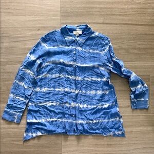 Jones New York Blue and White Tie-Dye Button Down Shirt
